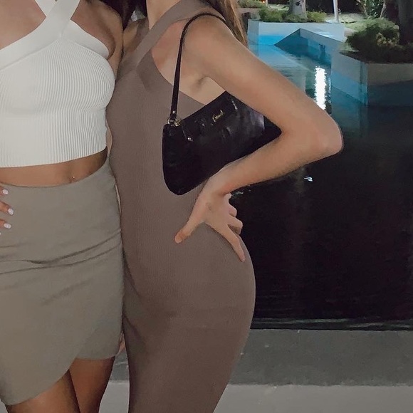 Aritzia Cross-knit dress - Picture 3 of 3